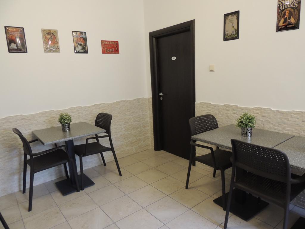 Vis A Vis Studio Bucureşti Exterior foto